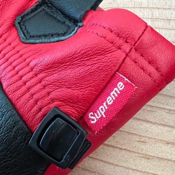 Supreme North Face Gloves - Picture 6 of 6